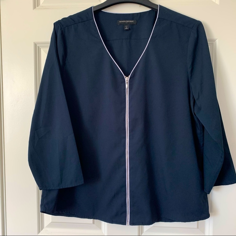 Banana Republic navy top white contrast piping along v-neck and silver zipper LP